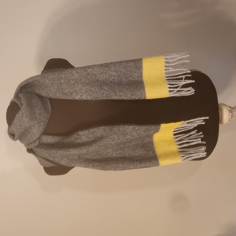 Tweedmill, 100% lambs wool scarf